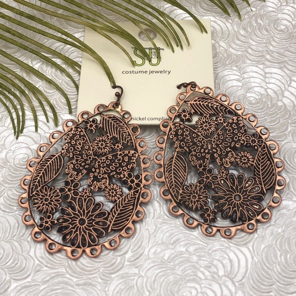 🍀 Copper Tone Butterfly Flowers Dangle Earrings - Picture 1 of 2